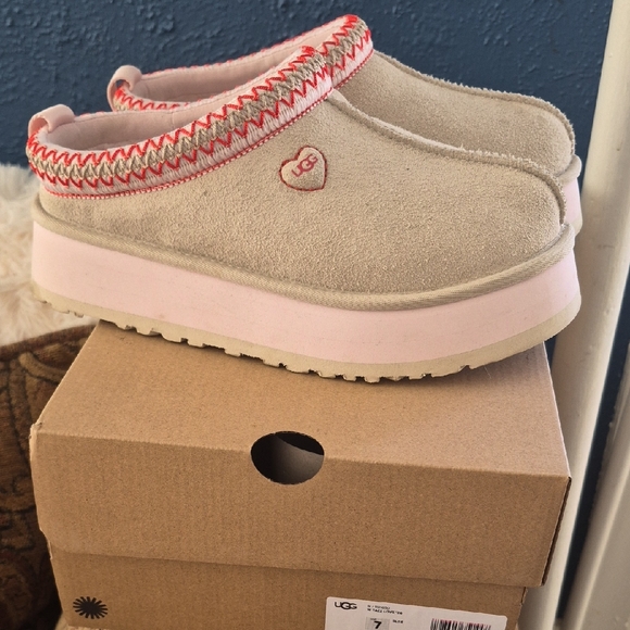 UGG Tazz Womens Tan and Pink Slides, Slippers Valentine Edition - Picture 1 of 11